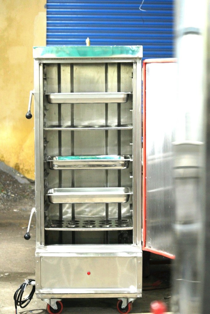 Vector Stainless Steel Commercial Electric Steamer, Capacity: 180 Idly/ 1/1 Gn Pan, Size: 6/10/12 Tray