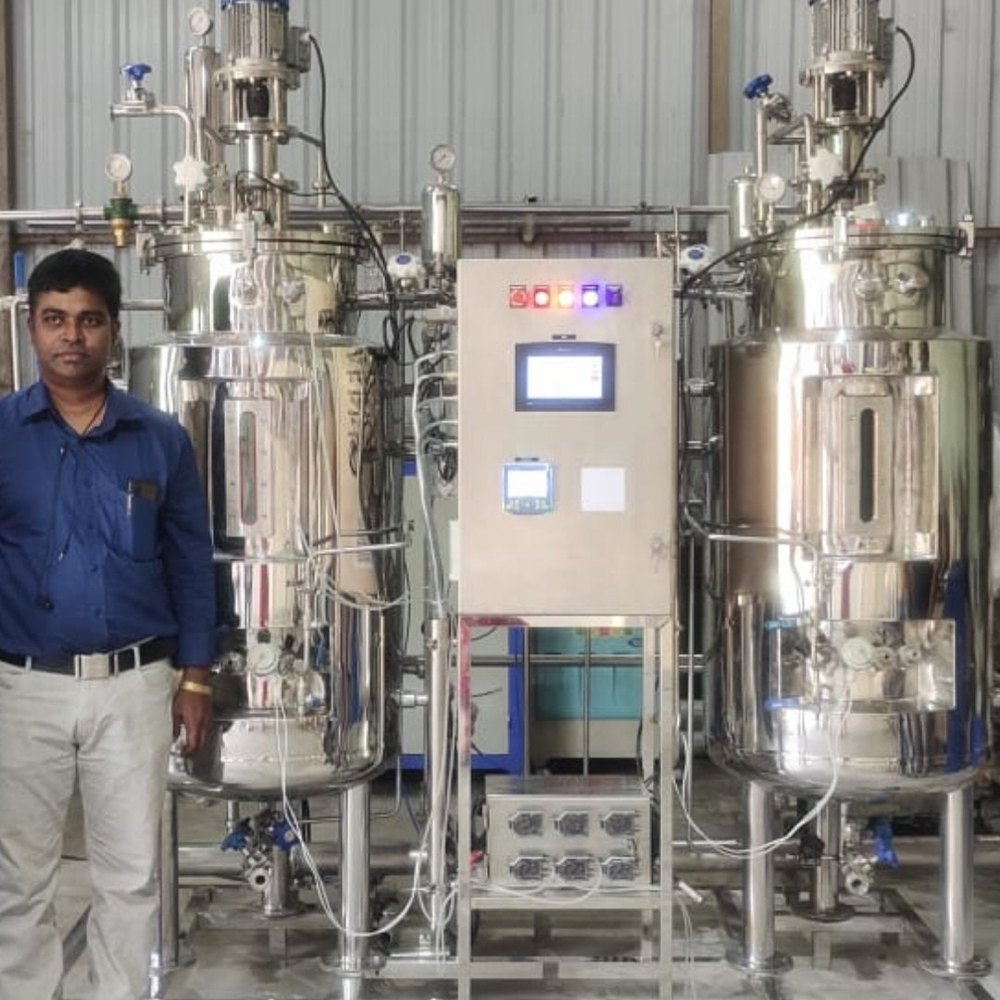 Automated Heating System Industrial Fermenter Or Bioreactor, Capacity: 200