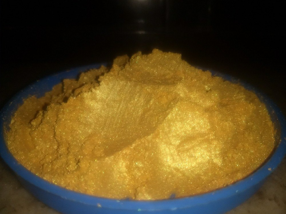 Golden Edible Gold Lustre Dust, Packaging Type: Box