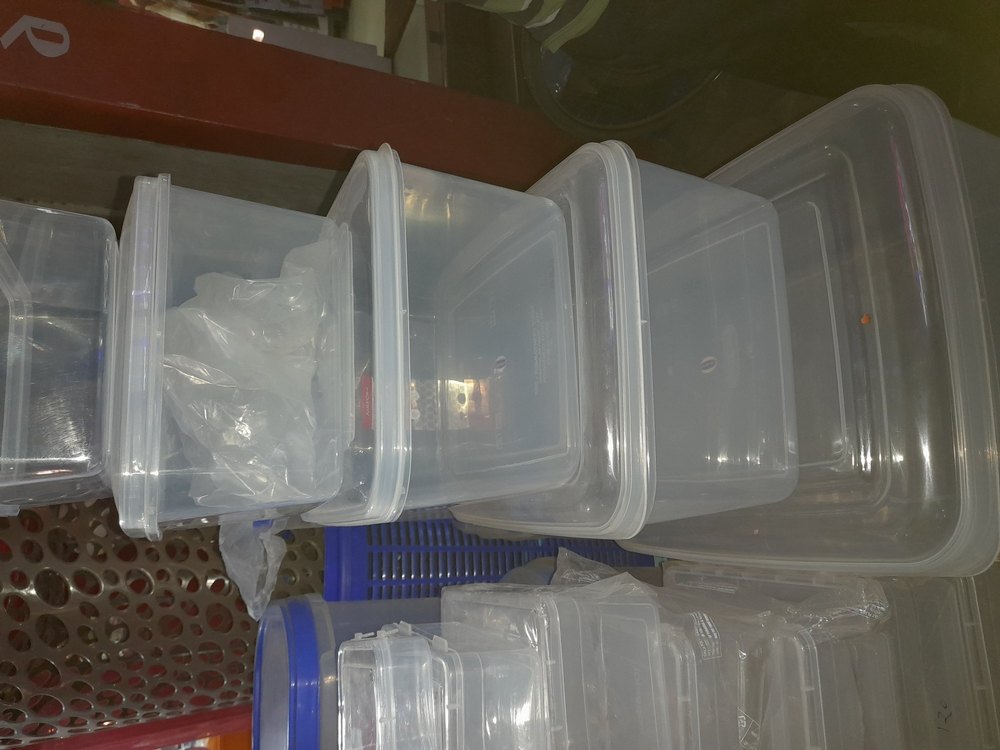 Cloudy White Transparent Pet Food Storage Containers, Packaging Size: 500 ml, Packaging Type: Box