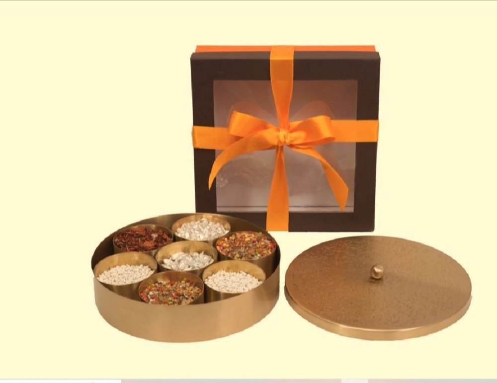 Container Golden 7 Bowl Brass Masala Box, Capacity: 500g