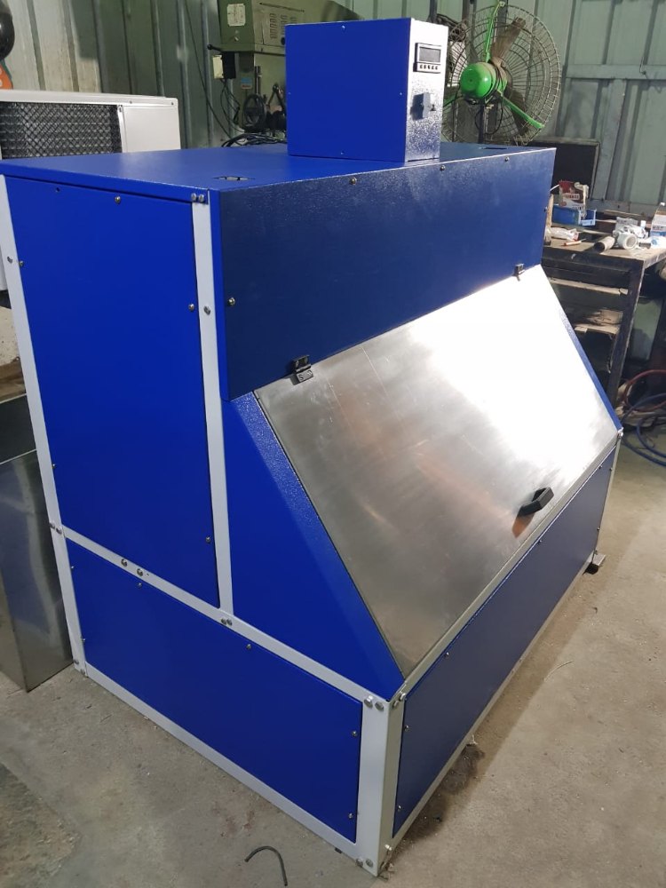 Stainless Steel Ice Cube Machine, Production Capacity: 250 Kg To 100 Tons