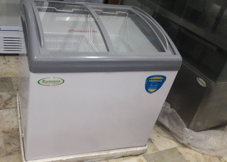 290 Lt Medium Glass Top Chest Freezer, Electric, Swing Door