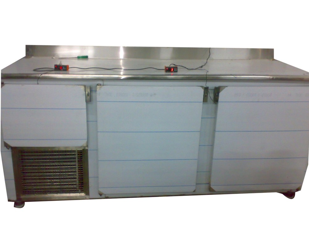 Metro Table Top Freezer, 7 Feet, Refrigerant Used: R134A