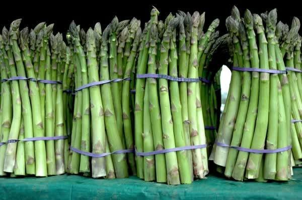 Green IMPORTED A GRADE ASPARAGUS, 1 KG, Pesticide Free (for Raw Products)