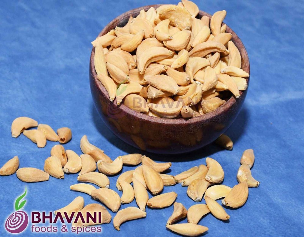 Brownish Dehydrated Garlic Flakes, Packaging: Plastic Bags, Gujarat