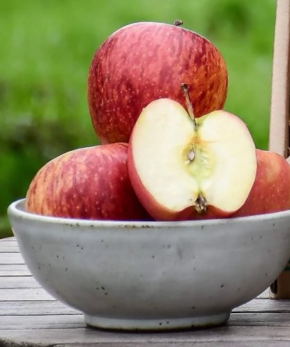 Himachali A Grade Organic Shimla Apple, Packaging Size: 2, Packaging Type: Carton