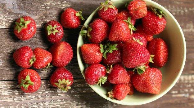 The Counts A Grade Fresh Strawberry, Packaging Type: Carton, Packaging Size: 10 Kg