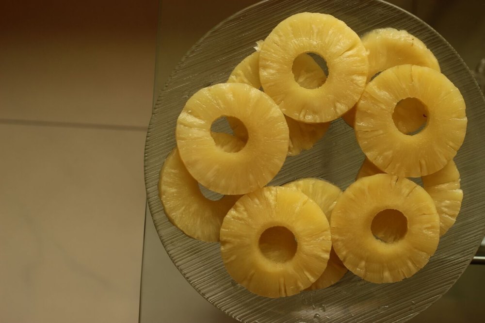 Canned & Tin Pineapple Slices in Sugar syrup