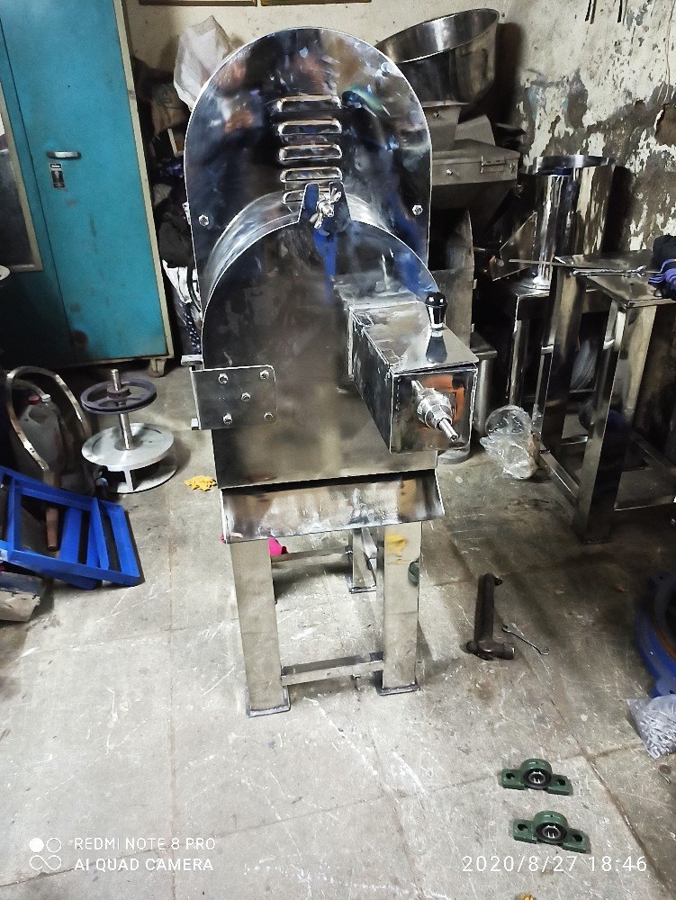 Semi-Automatic Three Phase Hand Press chilli cutting machine, 1 HP Motor, Par Hrs 80kgs