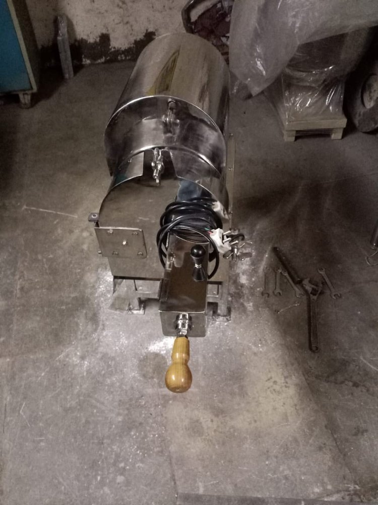 Semi-Automatic Stainless Steel Dry Coconut Slicer Machine, 0.5 HP, Par Hrs Capacity 50 Kgs