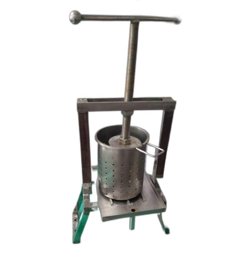 For Commercial Manual COCONUT MILK EXTRACTOR, Model Name/Number: LEP-CME-801, Capacity: 3 Litres