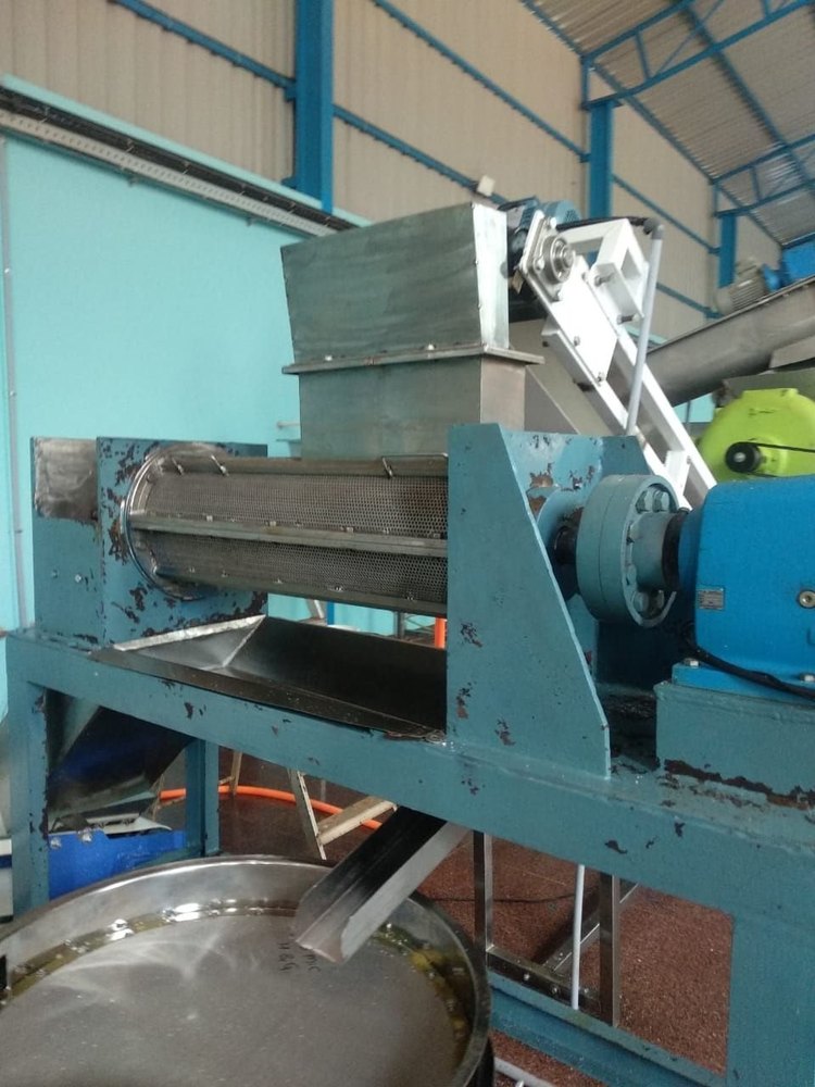 For Industrial Semi-Automatic Coconut Milk Extractor, 3HP, Capacity: 200Kg/hr