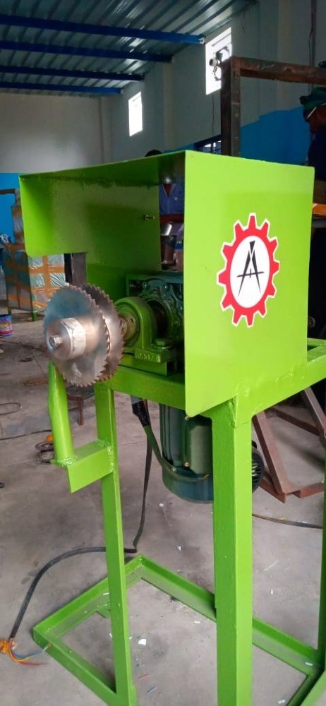 Coconut Shell Breaking Machine, Model Number/Name: Single Head, Capacity: 100