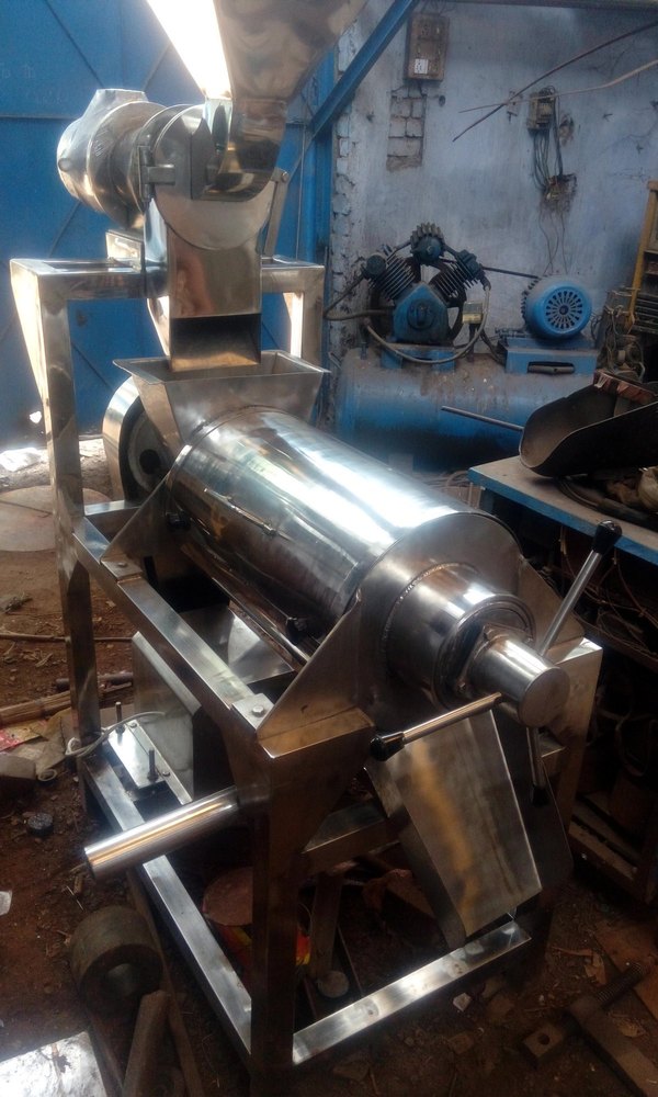 Fruit Juice Extraction Machine, Capacity: 500kg To 1 T/hr