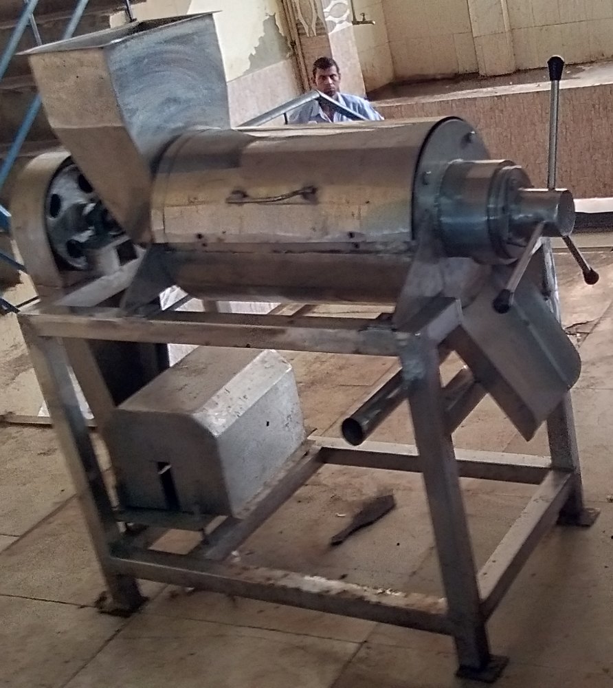 SS Screw Type Juice Extractor