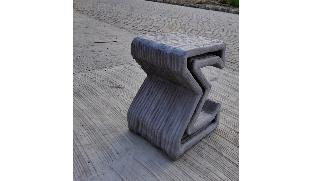 Antique Single Seater Sigma Stool, With Back, Size: 2 * 3 Feet