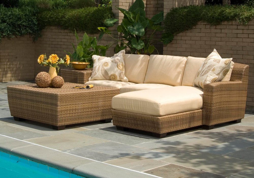 Global Corporation White Wicker Lawn Furniture