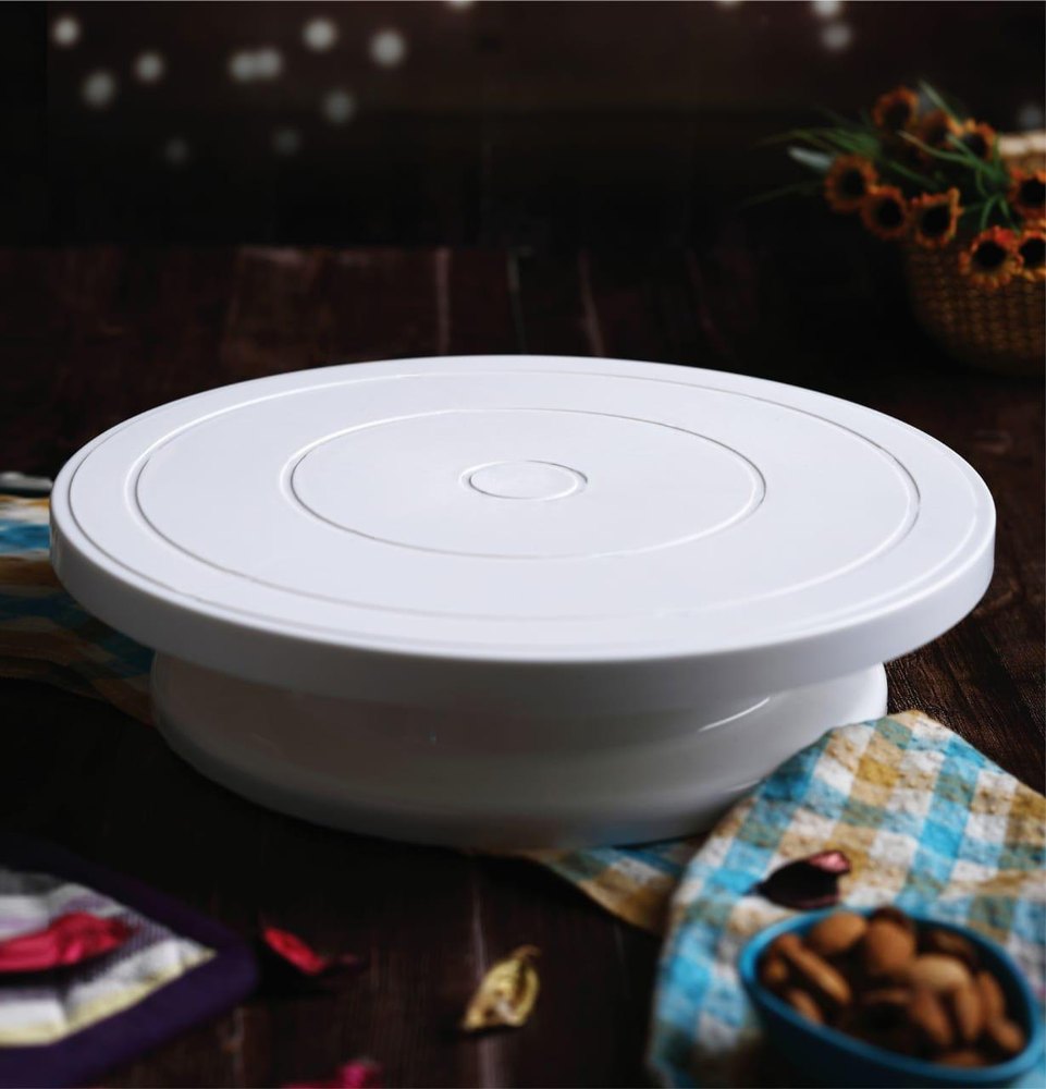 White Round Cake Maker