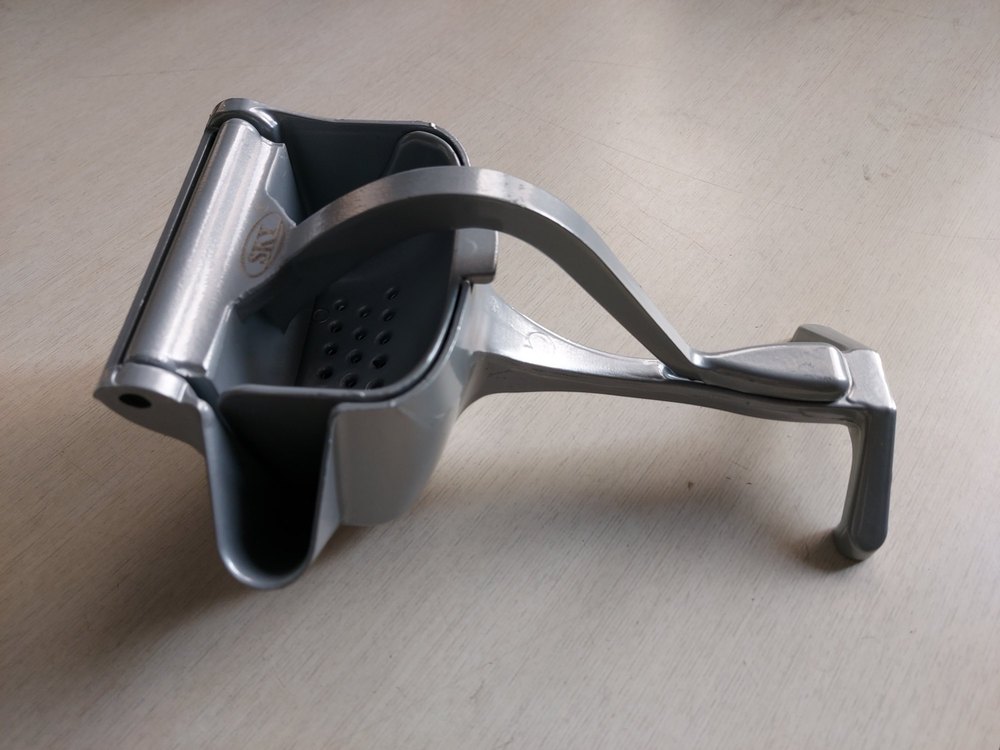 Alloy Grey Aluminium Hand Press Juicer, Capacity: 5-10 L