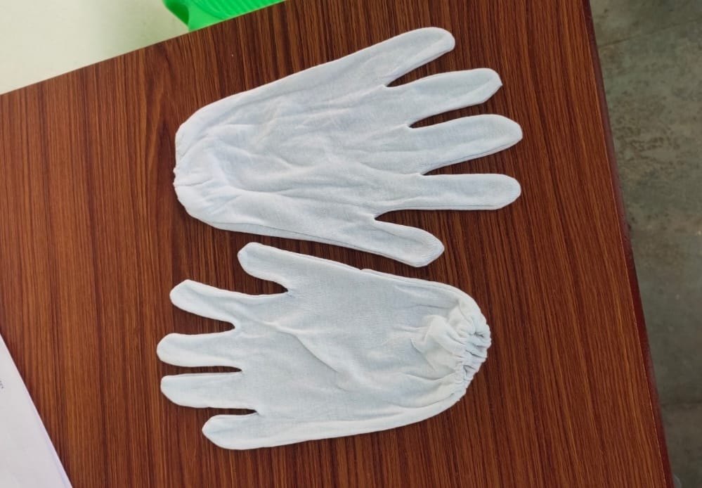 Full Finger White Double Layer Cotton Hosiery Gloves, Size: 6-7 inches