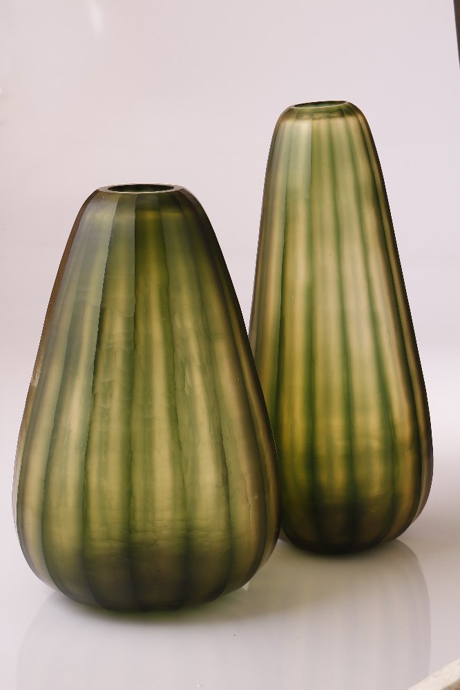 Green Polished Glass Vase, Shape: Round