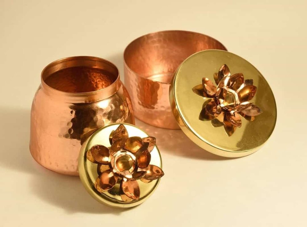Golden Decorative Christmas Gift Made Of Metal, For Home