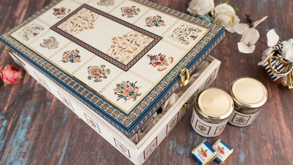 Corporate Dry Fruits Gift Boxes, Design/Pattern: Square Wooden Box