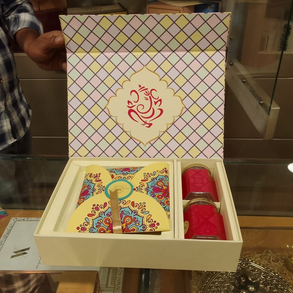Red Cardboard Invitation Box, Size/Dimension: 10-9-6