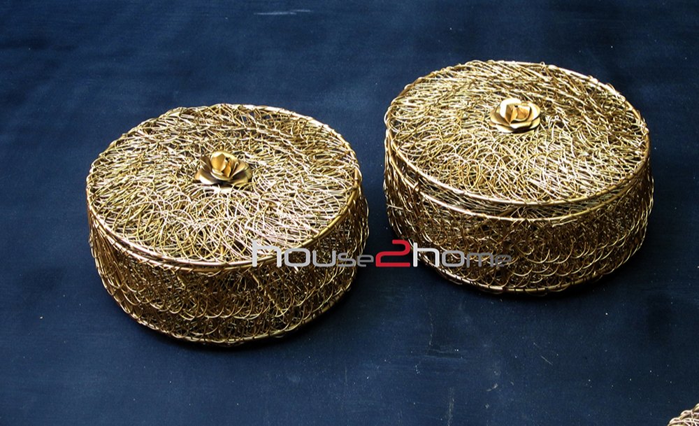 Round Gift Box, Box Capacity: 500 - 900 ms