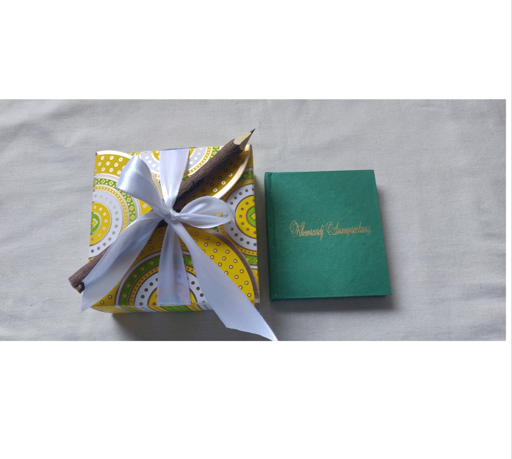 Multicolor Plain Screen Printed Handmade Paper Favor Boxes, Size(LXWXH)(Inches): 4*5*7, Packaging Type: Custom