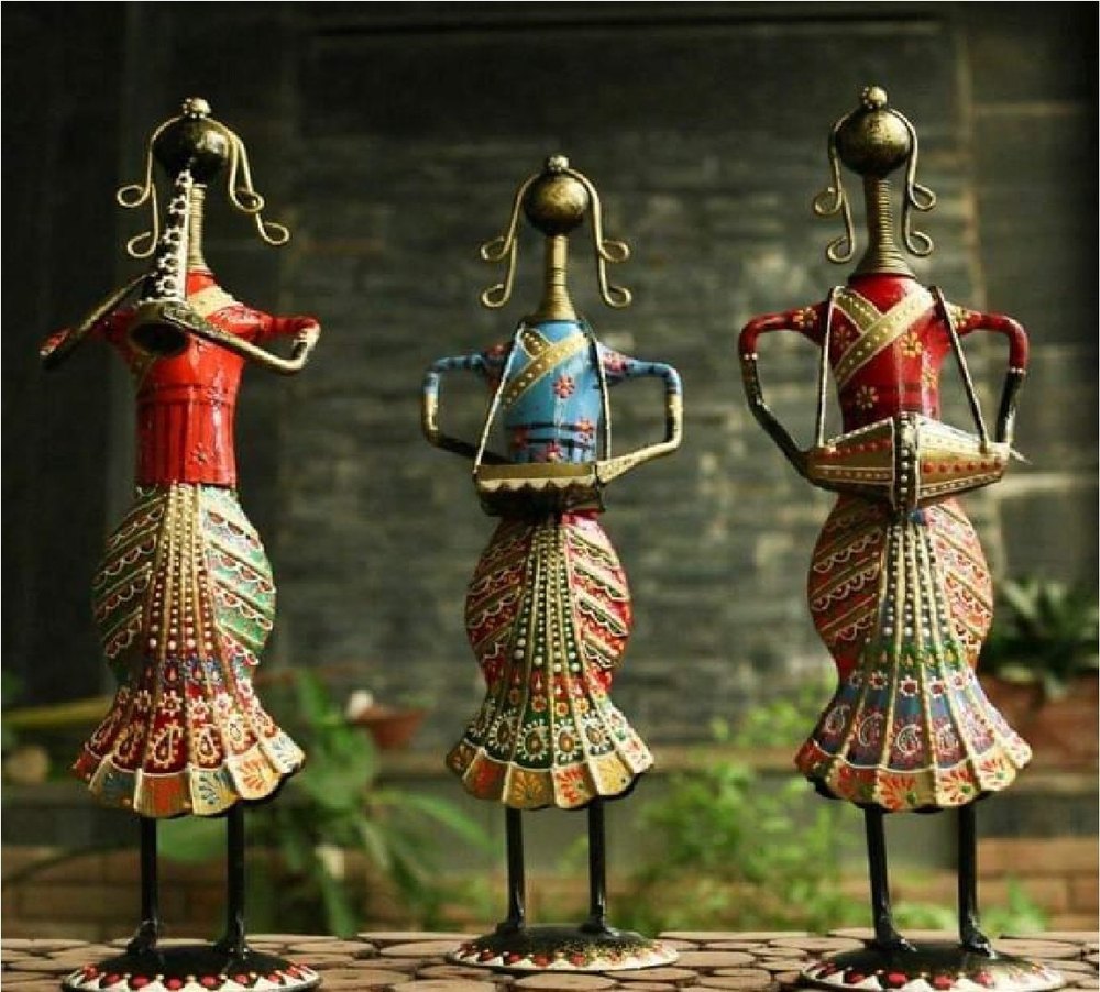 Vertical Multicolor SARDAR LADY MUSICIAN, For Decoration, Size/Dimension: 35x7x25 Cm