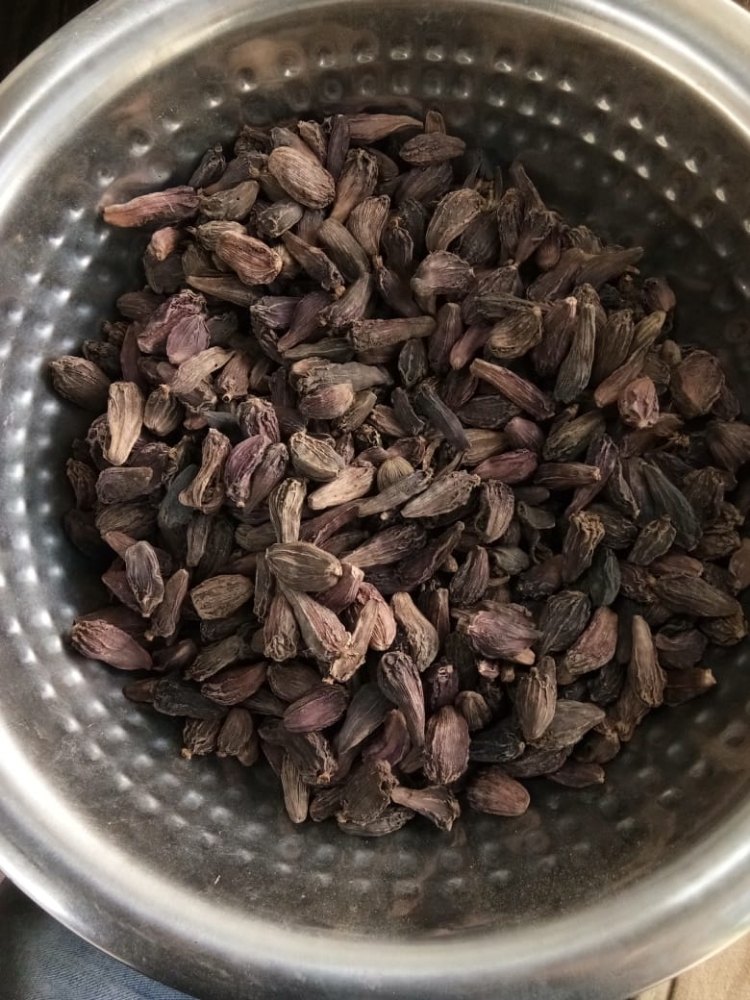 Nepal Top Nt Large Cardamom, Packaging Type: Plastic Bag, Cardamom Size Available: 8 mm