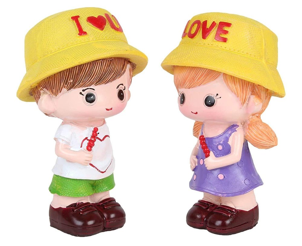 Polyresin Cute Romantic Love Couple Showpiece, For Home Decor And Gifting
