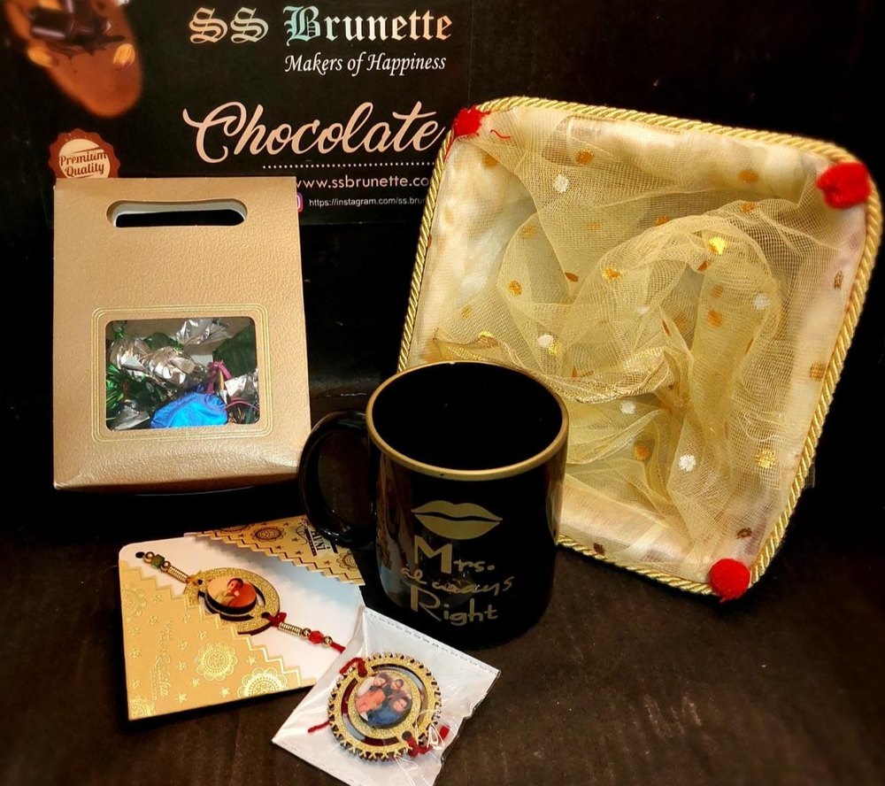Printed Pom-pom Basket with Mug & Purse chocolate