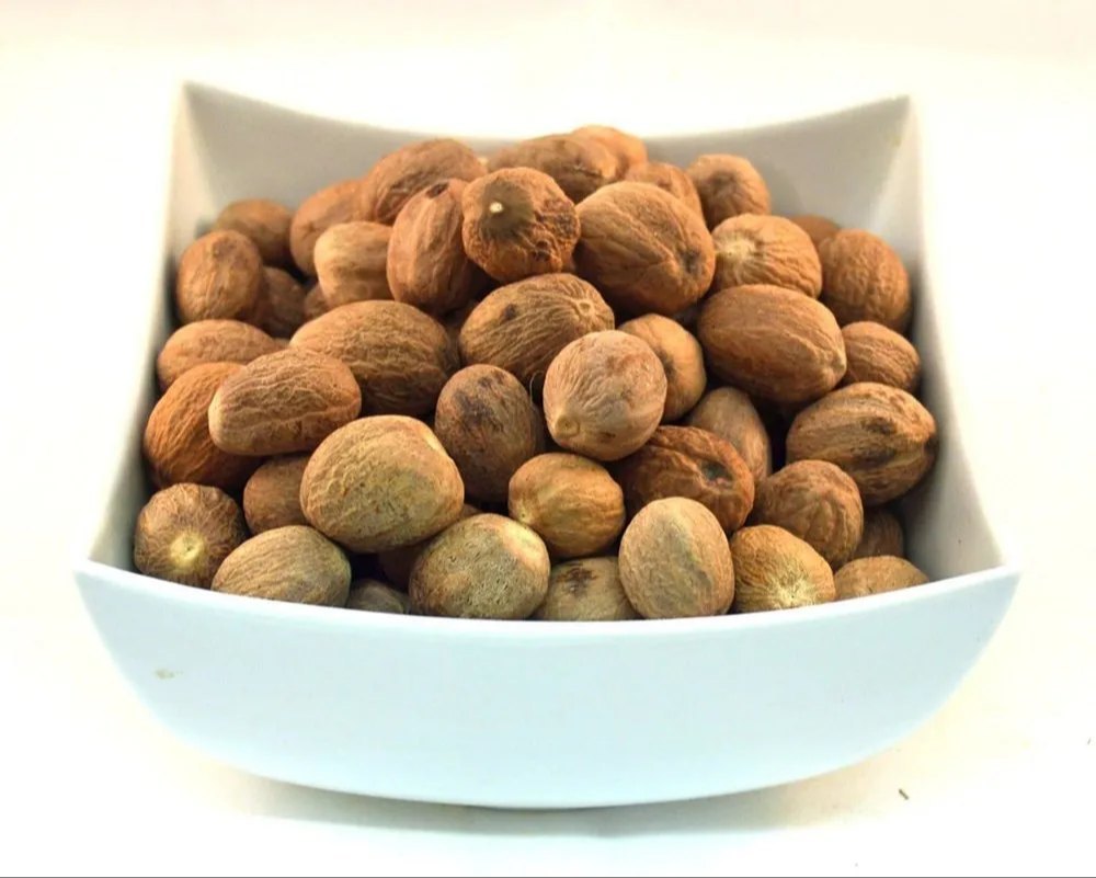 Solid Dried Whole Nutmeg, Packaging Type: Loose