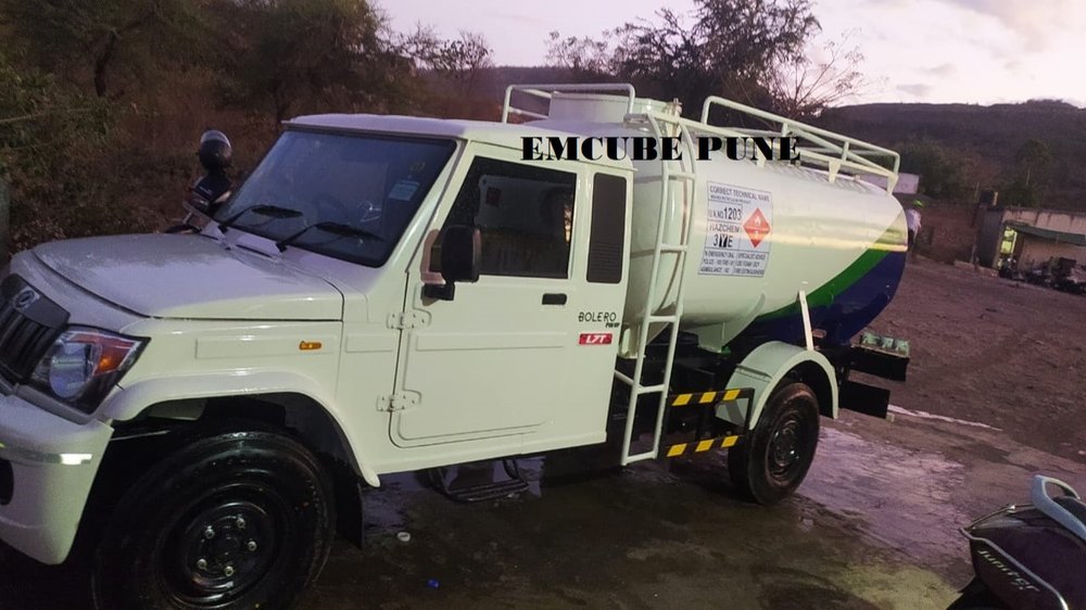 Emcube White Fuel Bowser, Capacity: 2400 Ltrs