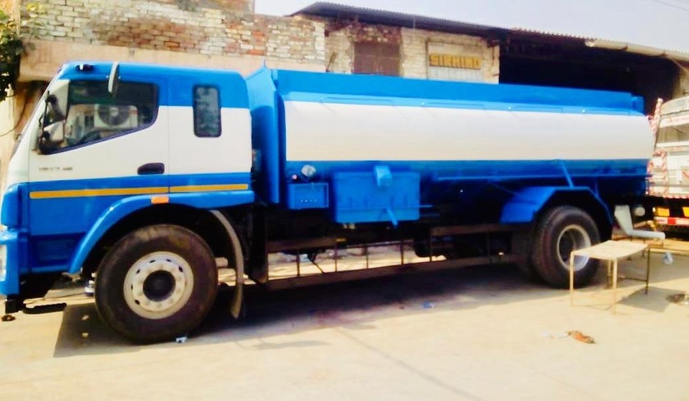 Fuel Transportation Oil Tanker, Capacity: 9000 Litre