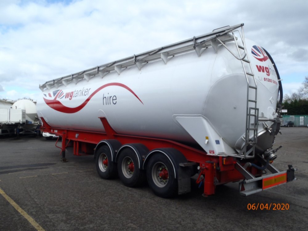 White Stainless Steel Tip Tanker Trailers