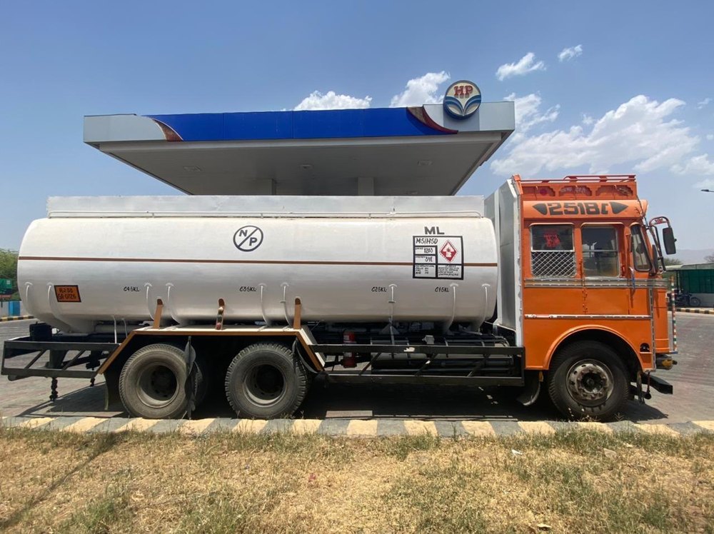 22kl top loading Petroleum Tanker For Fuel Transportation, Capacity: 22000L