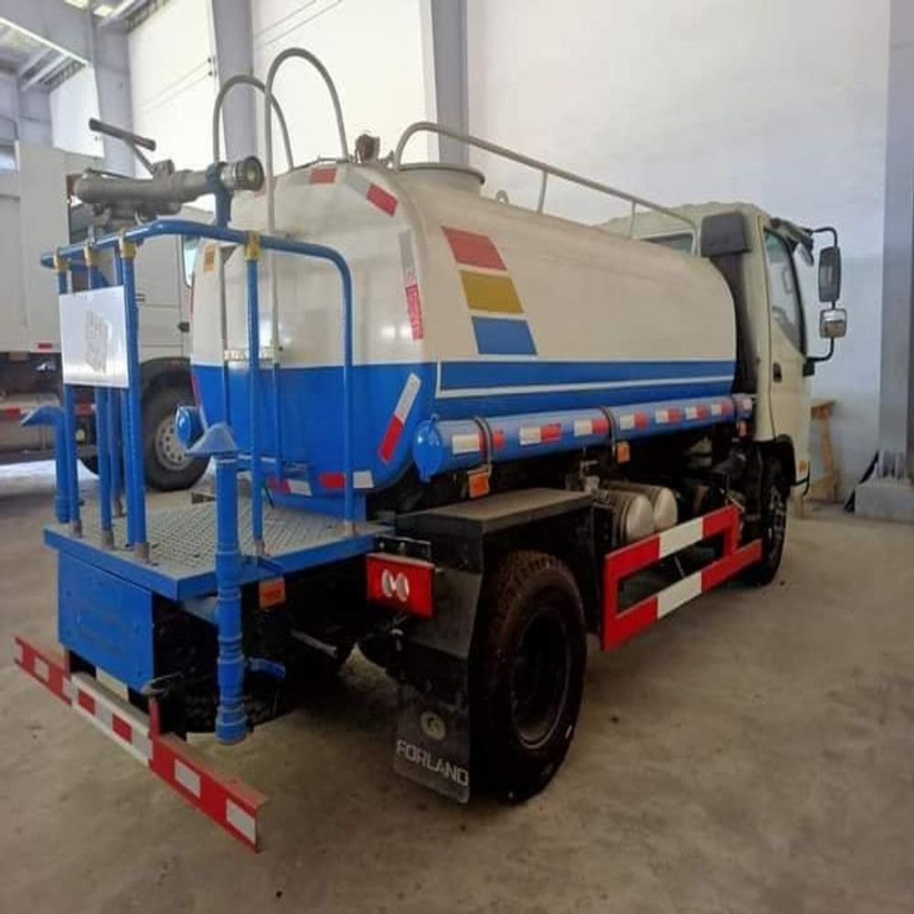 Stainless Steel Road Chemical Tanker, Capacity: 2000 Litre