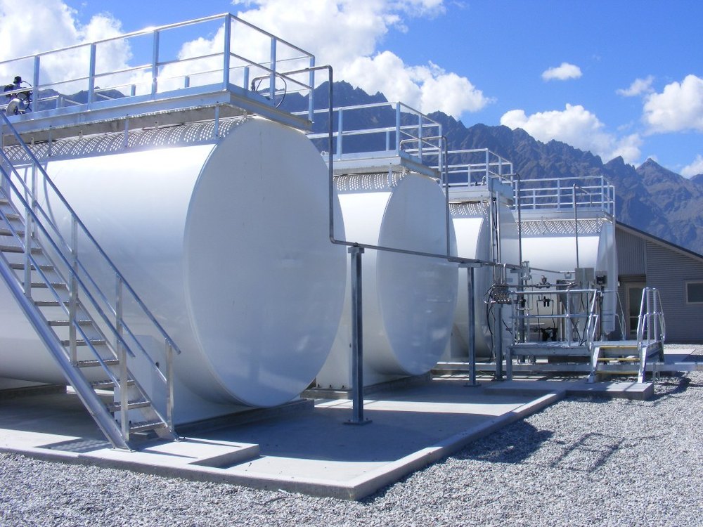 Mild Steel White Liquefied Gas Storage Tank, Storage Capacity: 1000 L