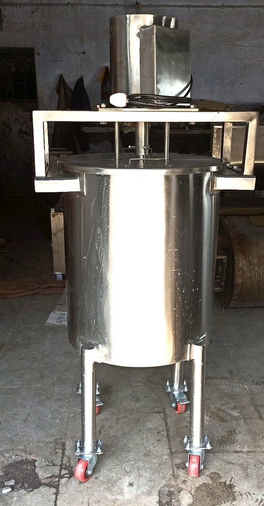 SS 304, SS 316 Milk/Dairy Liquid Mixing Tanks, Automation Grade: Semi-Automatic, Capacity: 500-1000 L