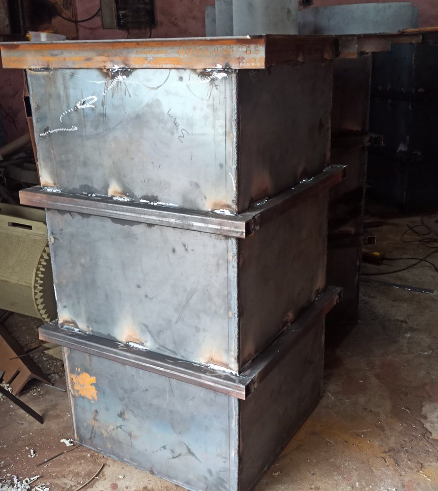 Chemicals/Oils Ms Plating Tank, 300kg, Capacity: 1000 Litre