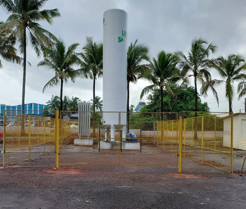 White Stainless Steel Cryogenic tanks for Cylinder filling station, Storage Capacity: 21KL