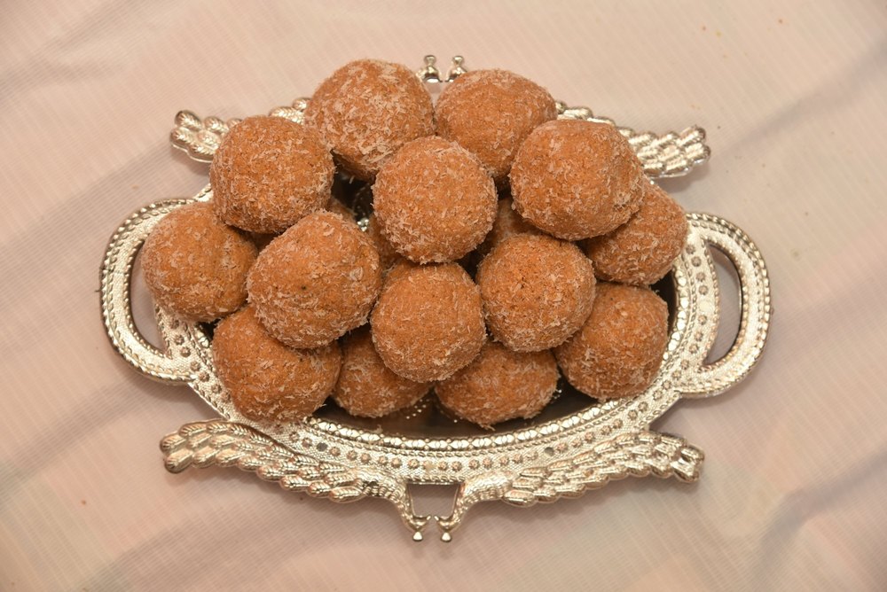 Elaichi Jodhpuri Laddu, Packaging Size: 1 kg, Packaging Type: Box
