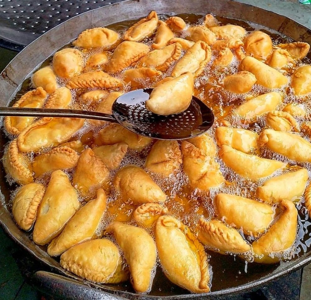 Gujiya kesar (Desi ghee), Packaging Types: Box, Yellow