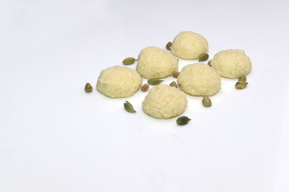 Barfiking Solid White Peda, Size Available: Small, Packaging Type: Sweet Box