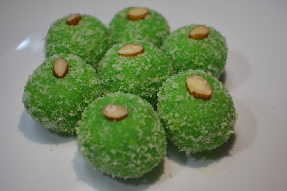 Pista Malai Ladu, Packaging Size: 1 Kg, Packaging Type: Sweet Box