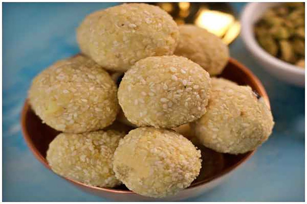 Satvik Organics Desi Ghee Til Ke Laddu